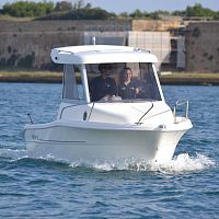 Outboard day fishing boat MARLIN 18 wheelhouse6-person max.