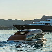 Inboard runabout 8.5 LIMOUSINE opencenter consolewith cabin