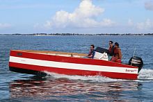 Outboard center console boat Estran 650woodensundeck