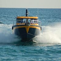 Inboard center console boat M 900with enclosed cockpitaluminum18-person max.