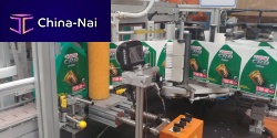 Automatic labeler sidefor self-adhesive labelsin-line
