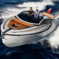 Inboard express cruiser F//LINE 33dieseltwin-engineopen