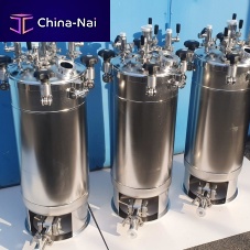 Bioreactor for the pharmaceutical industry photochemical processeswith magnetic stirrershaking