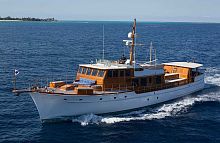 Classic motor yacht KIZBELflybridgecustom