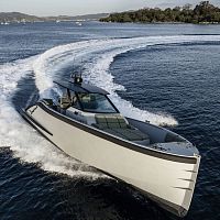 Inboard express cruiser 44twin-engineopencenter console