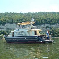Cruising motor yacht GV 1700flybridge2-cabin6-berth