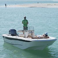 Outboard bay boat 19 ULTRAcenter consolesport-fishing10-person max.
