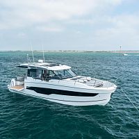 Outboard express cruiser MERRY 1295 Couptriple-enginehard-topwheelhouse