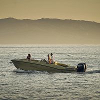Outboard center console boat Libra 750twin-engine12-person max.sundeck