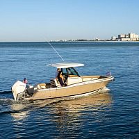 Outboard center console boat CATALINA 2410-person max.sundeckwith T-top