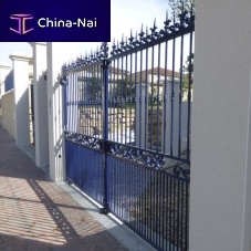 Sliding gate self-supportingpivotingmetal