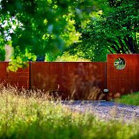 Swing gate REALslidingCOR-TEN® steelpanel