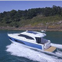 Inboard express cruiser Spirit 42 Couptwin-enginehard-topIPS