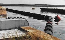 Pollution control boom floatingfor harbor