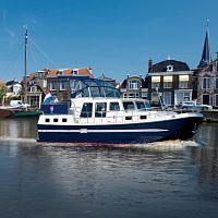 Inboard cabin cruiser Marin 30hard-topflybridgecanal