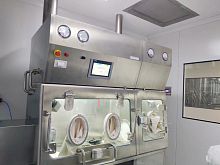 Class III isolator STcontainmentfor sterility testingfor biopharmaceutical applications