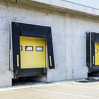 Loading dock shelter