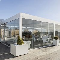 Self-supporting pergola aluminumglasswith mobile slats