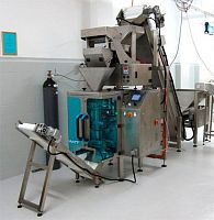 Inclined bagging machine form fill sealautomaticpasta