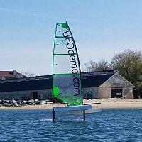 Foiling sport catamaran UFOsingle-handedchildren'sdisassemblable