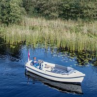 Inboard small boat 17opencenter console6-person max.