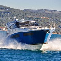 Inboard express cruiser T440 SF Elbadieseltwin-engineplaning hull