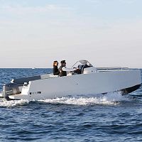Outboard walkaround M6center console8-person max.with cabin