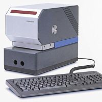 Paper perforating machine for the packaging industry