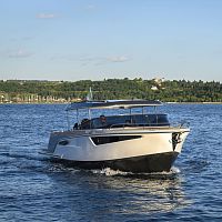 Inboard center console boat 28 planing hullside consolehard-top