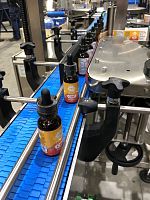 Automatic labeling machine for bottlescanhigh-speed