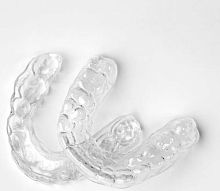Transparent dental aligner