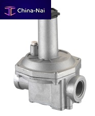 Diaphragm flow regulator for gas