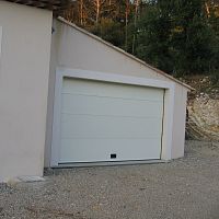 Sectional garage door galvanised steelpolyurethane foamautomatic