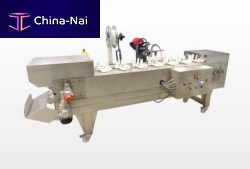 Automatic labeling machine 6825for the food industry