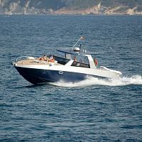 Inboard center console boat 1200-Mtwin-enginecruisingwith cabin
