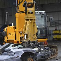Dismantling machine