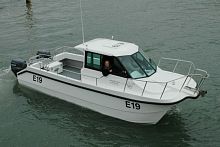 Outboard walkaround Bluewatertwin-enginewith enclosed cockpitsport-fishing