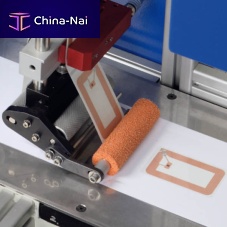 Automatic label applicator for self-adhesive labelsin-line