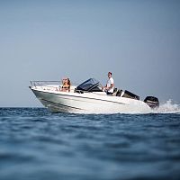 Outboard center console boat 630 sport7-person max.sundeck