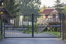 Swing gate galvanised steelwith barsmotorized