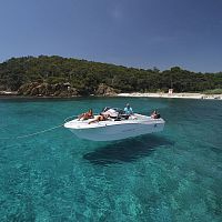 Outboard walkaround 750 Sun9-person max.with cabinsundeck
