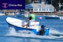 Outboard center console boat 180