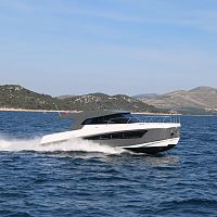 Catamaran express cruiser M37 OPENinboardtwin-engineopen