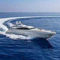 Cruising mega-yacht 165 REVflybridge6-cabincomposite