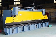 Hydraulic press brake horizontal