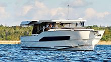 Inboard express cruiser 12 dieseldisplacement hullflybridge
