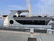 Catamaran houseboat Houseboatinboardoutboardelectric