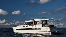Inboard express cruiser 1200twin-enginewith enclosed cockpitwith cabin