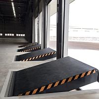 Electro-hydraulic dock leveler RH12B swing-lip