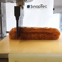 Ultrasonic cutting head for pastry shopsfor food slicing